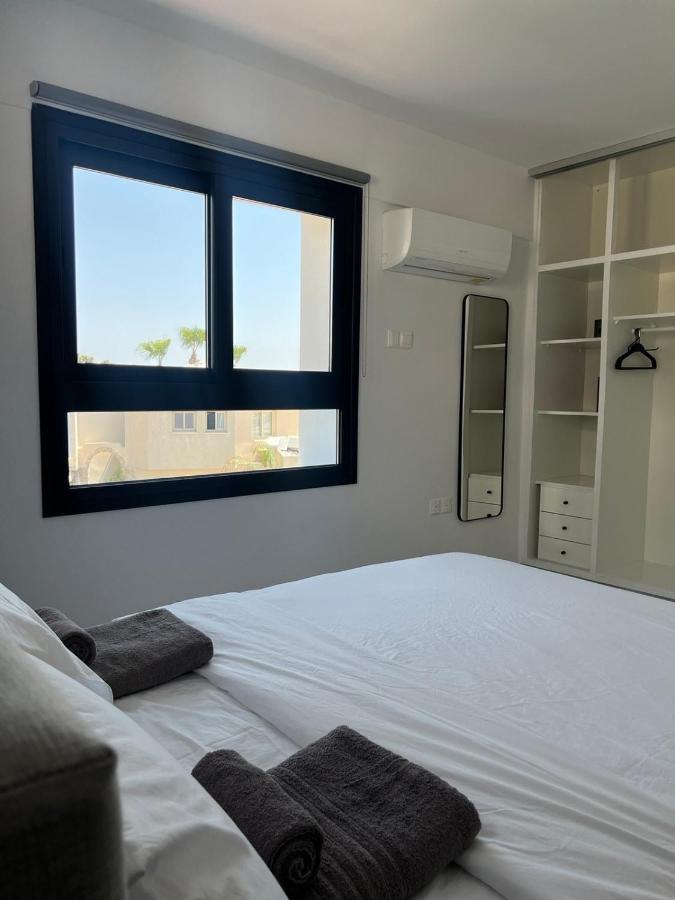 Sea La Vie #2 - Luxury Seaview Apartment 파포스 외부 사진